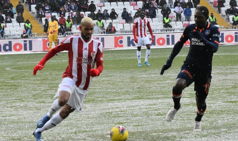 Penaltı güme gitti, Sivasspor Başakşehir'e takıldı