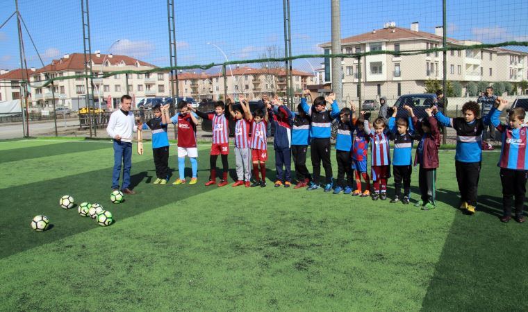 Kemençe ve horonla futbol antrenmanı