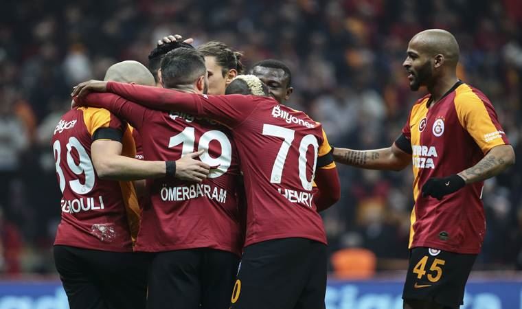 Galatasaray, sol şeritten geliyor!