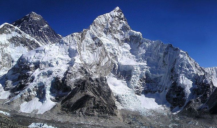 Koronavirüs nedeniyle Everest'e tırmanılmayacak