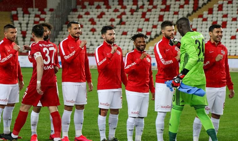 Antalyspor’da koronavirüs paniği: 7 futbolcu..