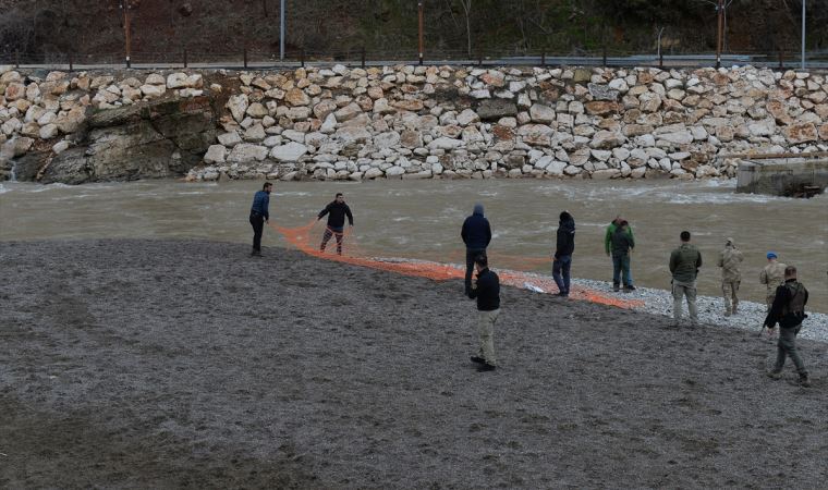 Munzur Nehri'nde JAK timinin botu devrildi: 1 asker kayıp