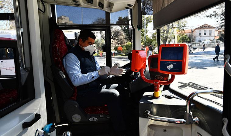 İzmir uyarılara kulak verdi: Toplu ulaşım kullanımı yüzde 51 azaldı