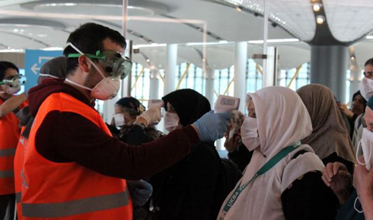 Umrecilerin tahliye işlemi durduruldu! Bazıların testleri pozitif çıktı