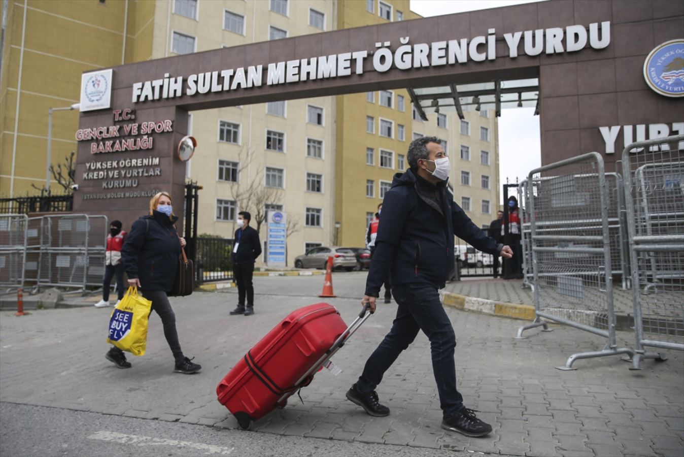 Avrupa'dan gelen ilk kafilede yer alanların karantina yurtlarından tahliyesi başladı