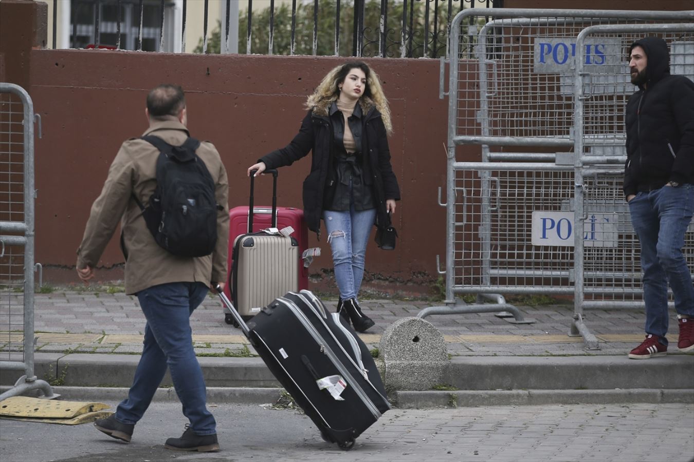 Avrupa'dan gelen ilk kafilede yer alanların karantina yurtlarından tahliyesi başladı