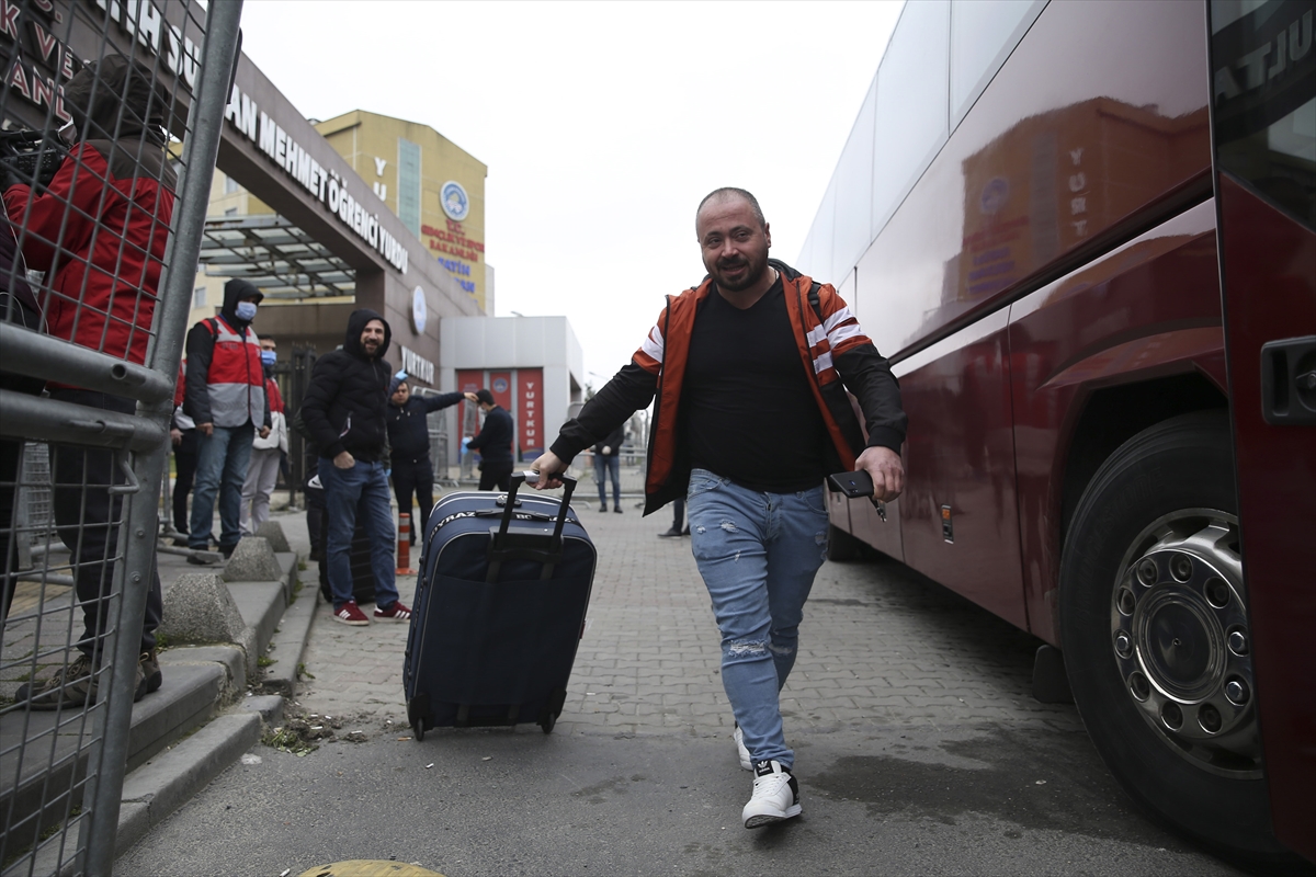 Avrupa'dan gelen ilk kafilede yer alanların karantina yurtlarından tahliyesi başladı