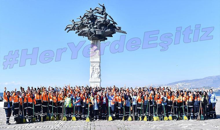 İzmir’in kadın süpürgecileri şehre toz kondurmuyor