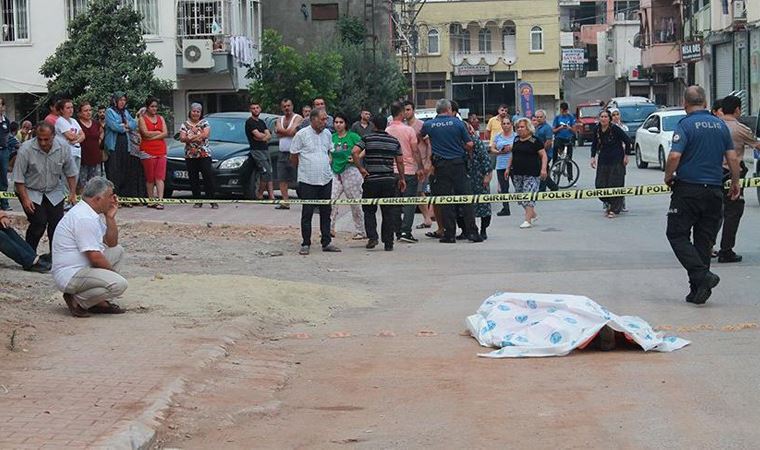 ‘Annen giderse yarım da kalırsın yarınsız da kalırsın’