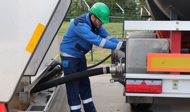 Petrol fiyatları: Asya piyasalarındaki yüzde 20 düşüş sonrası uzmanlar 'Fiyat savaşı başladı' diyor