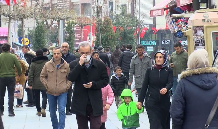 Uyarıları dinlemeyip Fatih ve Esenler'de caddeleri doldurdular 