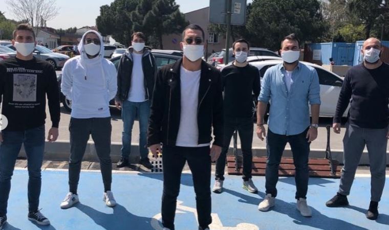 Arda Turan’dan sağlıkçılara 100 bin maske