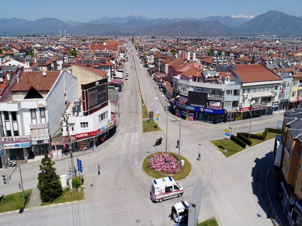 Sokağa çıkma yasağının ardından şehirler sessizliğe büründü