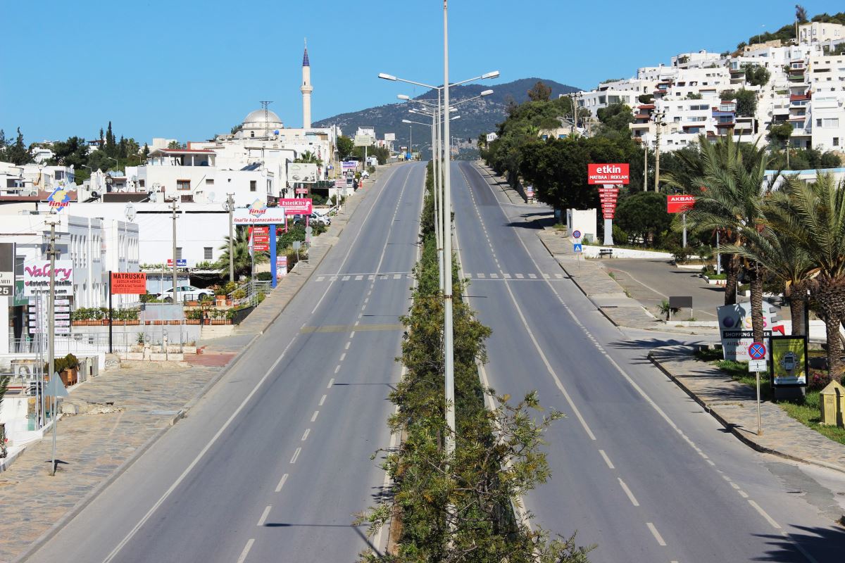 Sokağa çıkma yasağının ardından şehirler sessizliğe büründü