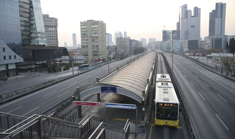 Metrobüs, vapur ve otobüsler hizmet vermeye devam ediyor