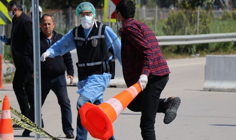 Koronavirüs testi pozitif çıktı, hastaneden kaçıp polislere dehşet yaşattı