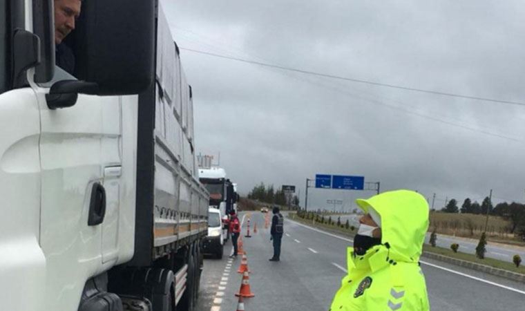 Kastamonu'da koronavirüs tedbirlerine uymayan 32 kişiye para cezası 