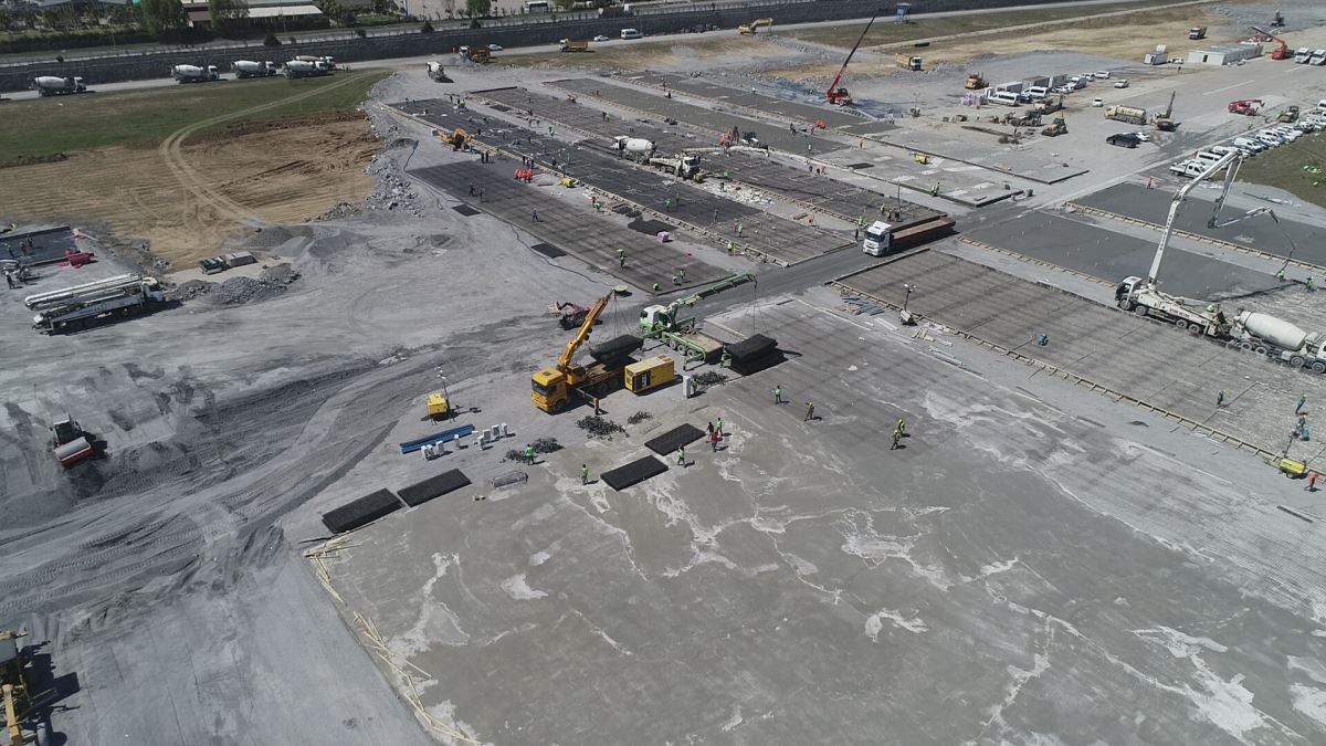 Atatürk Havalimanı'na yapılan hastane inşaatında zemine beton dökümü başlandı