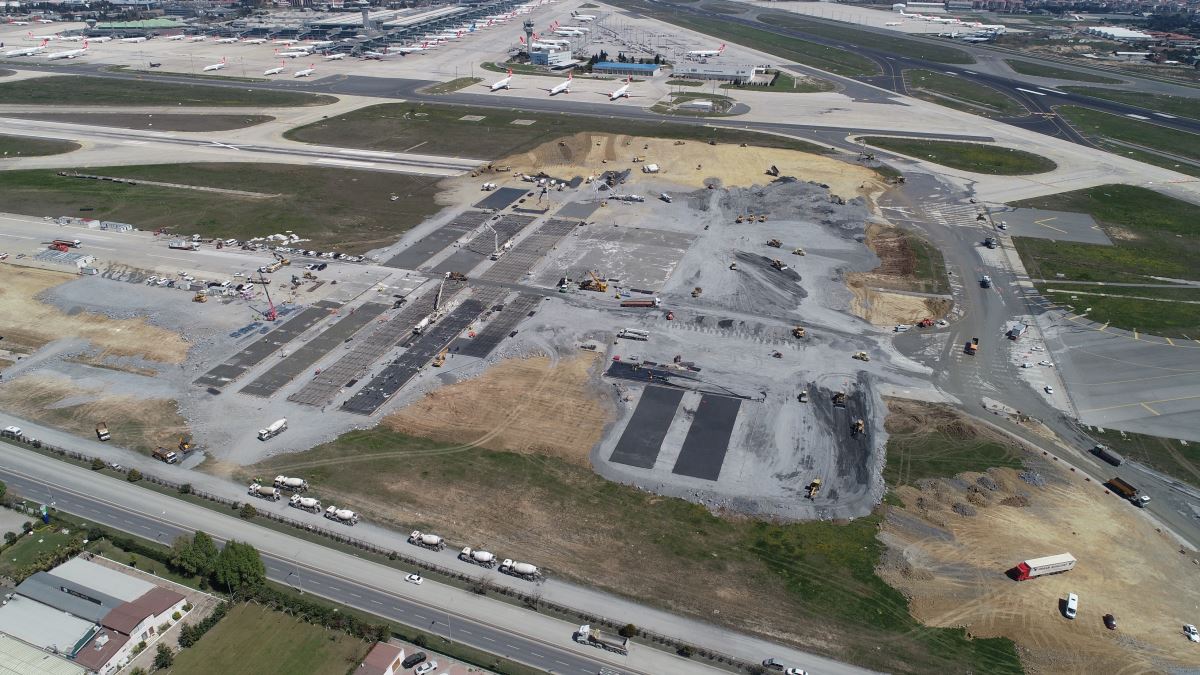 Atatürk Havalimanı'na yapılan hastane inşaatında zemine beton dökümü başlandı