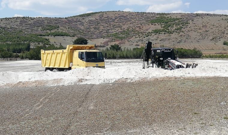 Dünya koronavirüsle mücadele ederken Salda Gölü'ndeki rant talanı hız kazandı