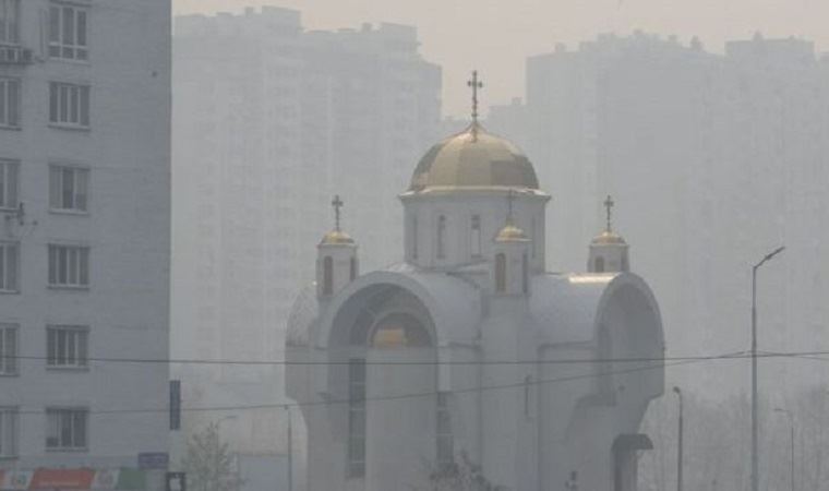 Çernobil yakınlarındaki yangın yüzünden Kiev dumanla kaplandı