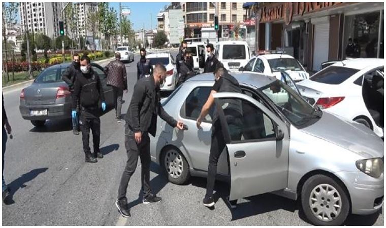 Koronavirüs denetimi: Şüpheli otomobilin bagajında yakalandı