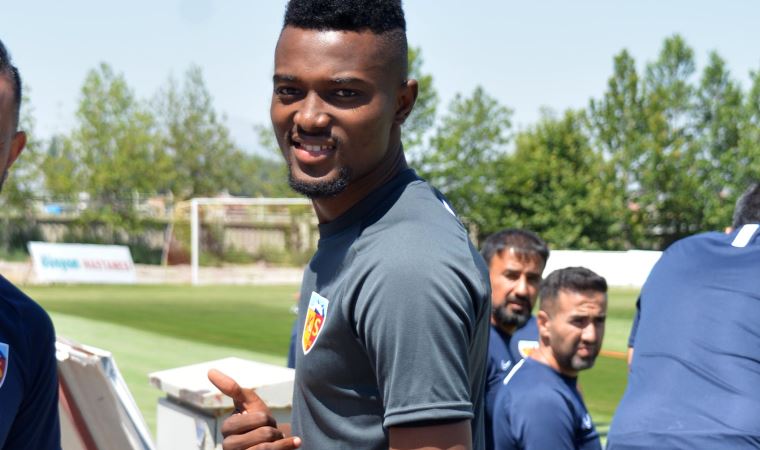 Transferin gözdesi  Mensah’tan mesaj var