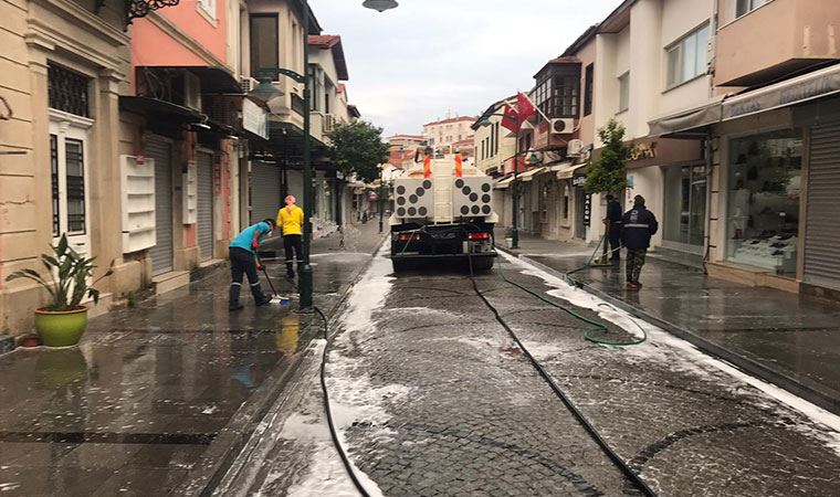 Çeşme sağlık için köpüklerle yıkandı