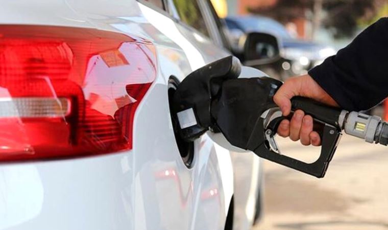 Petrolün fiyatı eksiye döndü, Türkiye'de benzinin litresi kaç lira olacak?