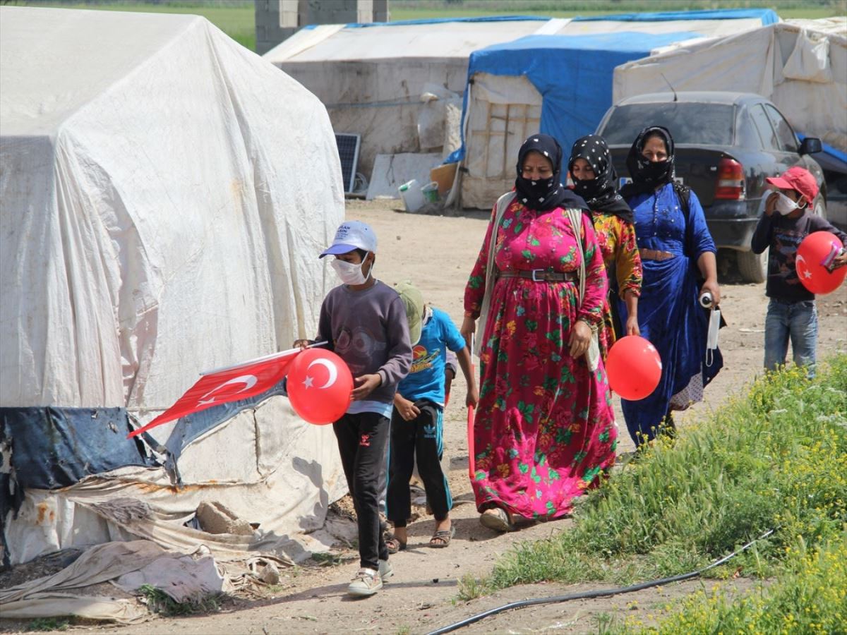 Mevsimlik tarım işçilerinin çocuklarına 23 Nisan hediyesi