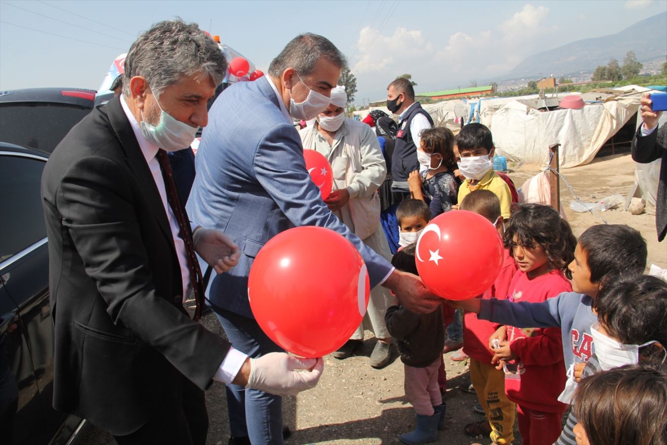 Mevsimlik tarım işçilerinin çocuklarına 23 Nisan hediyesi