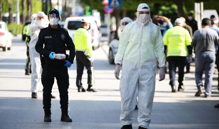 İçişleri Bakanlığı: Sosyal mesafe kuralını ihlal eden 3205 kişiye idari/adli işlem uygulandı