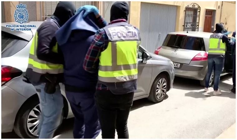 En çok aranan IŞİD üyesini 'kulakları' ele verdi