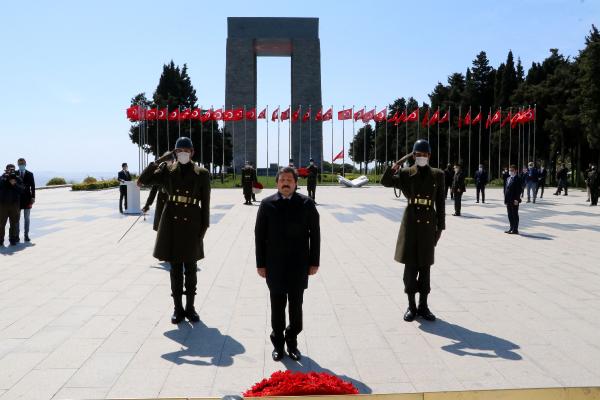 Çanakkale Kara Savaşları'nın 105'inci yılında şehitler anıldı