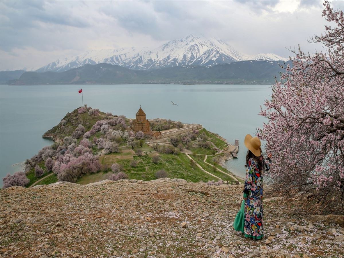 Akdamar Adası ziyaretçisiz kaldı