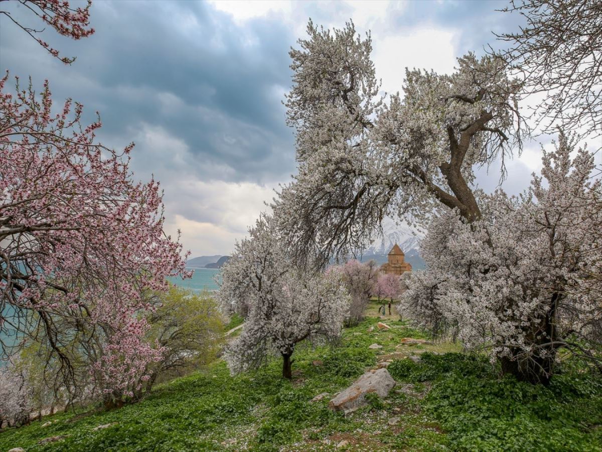 Akdamar Adası ziyaretçisiz kaldı