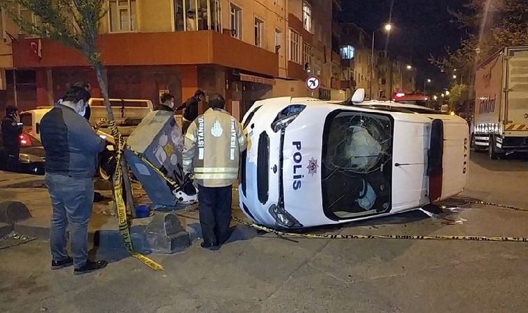 Otomobilin çarptığı polis otosu devrildi: 2 yaralı