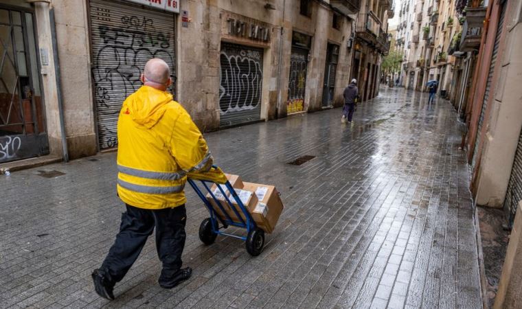 Kargo çalışanları: 'Bir günde 100-150 kişiye kargo taşınıyor, müşteriler de risk altında'