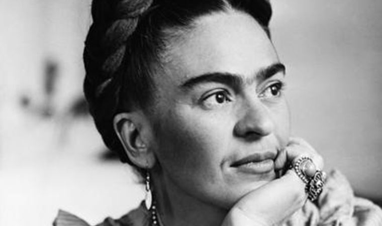 Frida Kahlo Nun Evini Gezerken