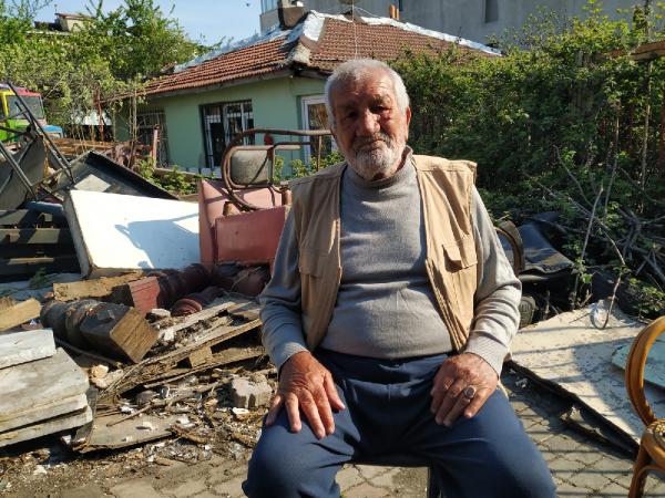 80 yaşındaki baba ve 60 yaşındaki oğlu barakada yaşam mücadelesi veriyor