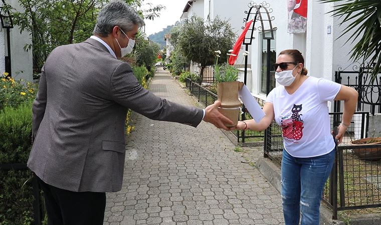 Marmaris Belediye Başkanı Oktay'dan gönüllü terzilere teşekkür