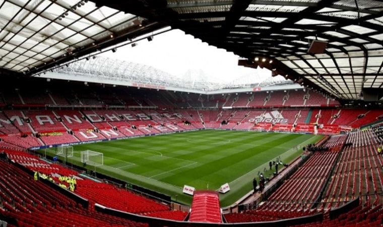 Old Trafford'da ayakta seyirci