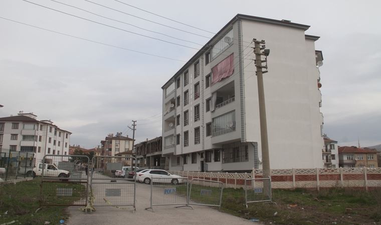 5 katlı apartman karantinaya alındı