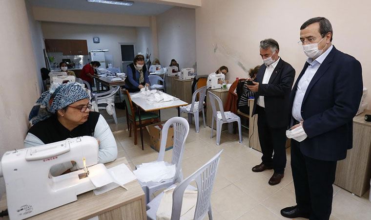 Konak Belediyesi maske üretimine başladı