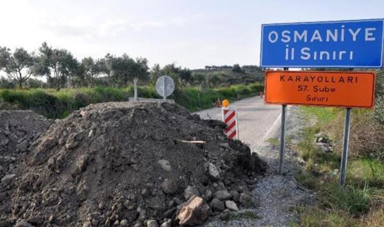 Hatay ile Osmaniye'yi bağlayan ara yol, toprak dökülerek ulaşıma kapatıldı