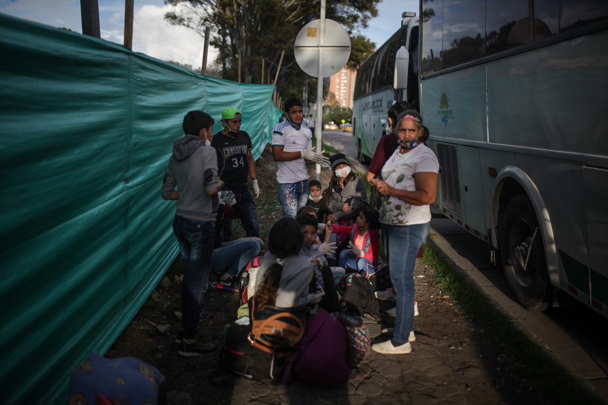 Kolombiya'daki Venezuelalılar karantinanın ardından ülkelerine dönüyor