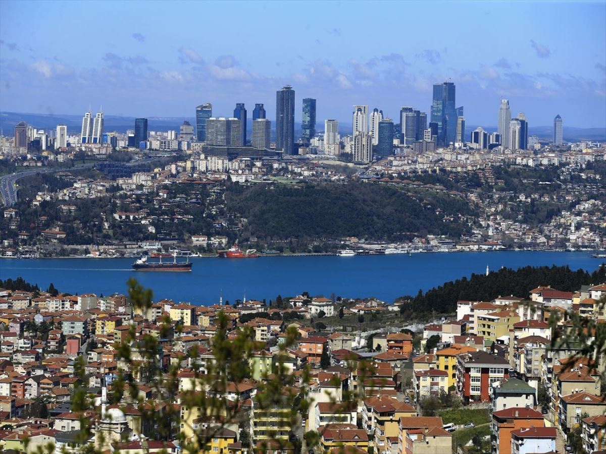 İstanbul Boğazı renk değiştirdi