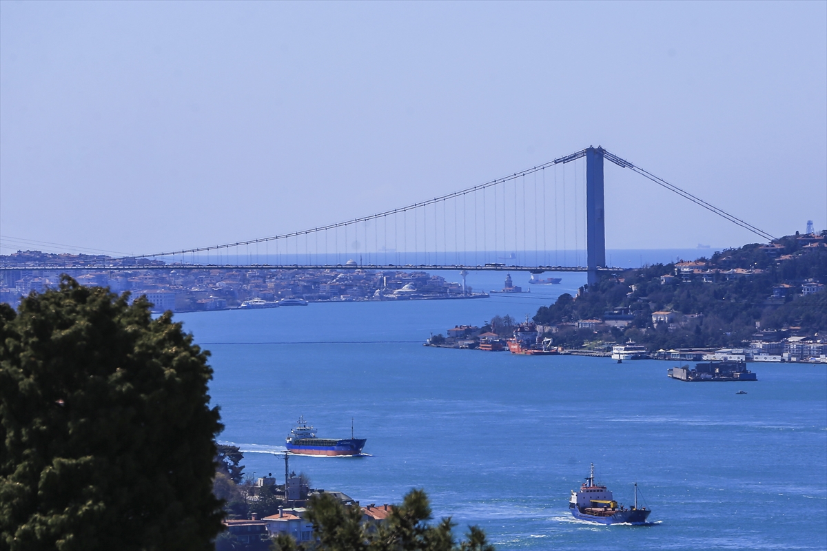 İstanbul Boğazı renk değiştirdi