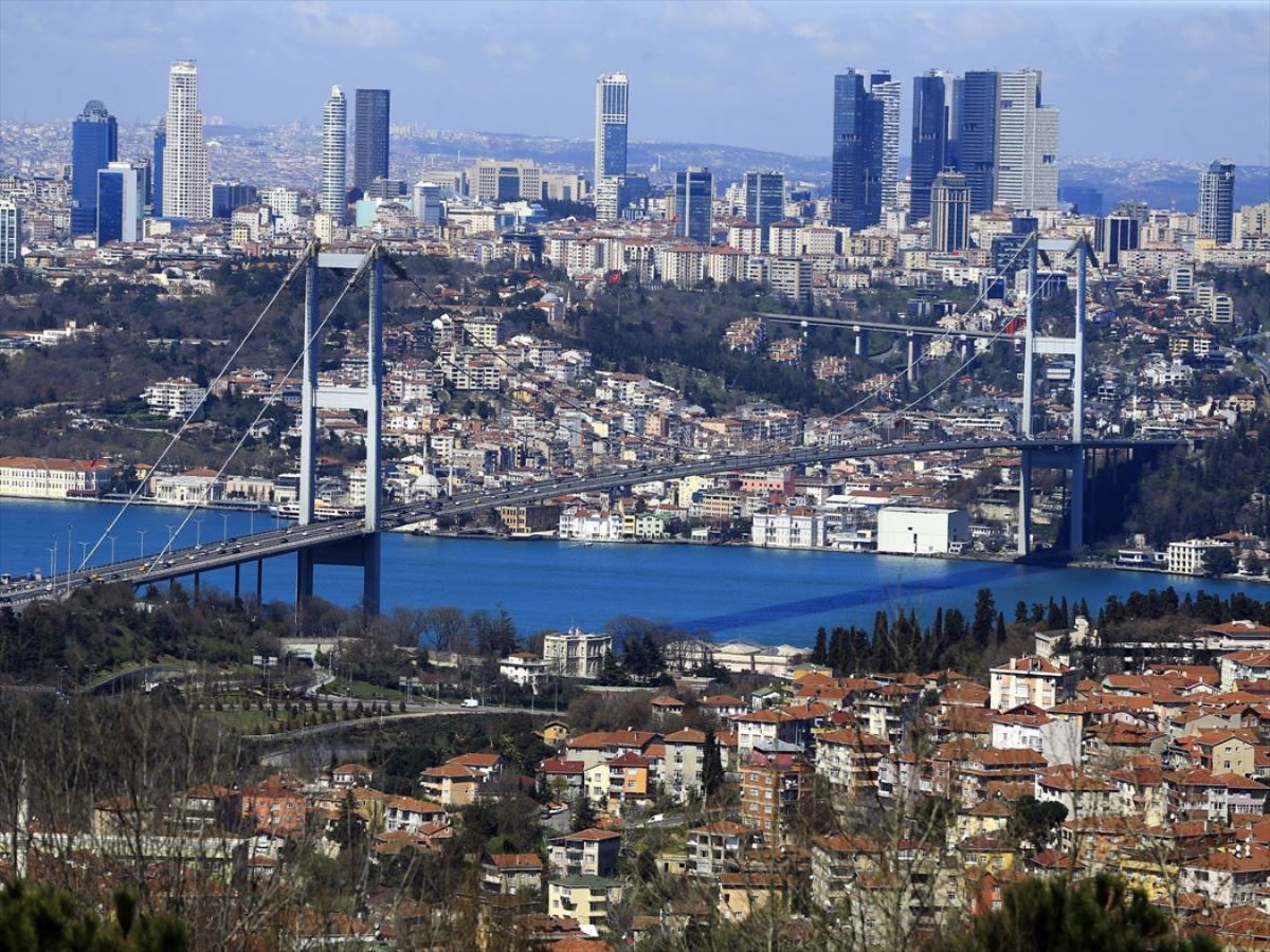 İstanbul Boğazı renk değiştirdi