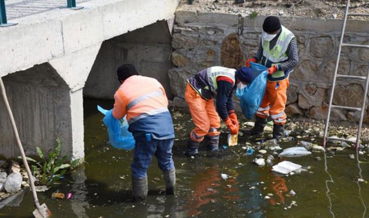 AKP’li belediye işçinin mesafesini unuttu!